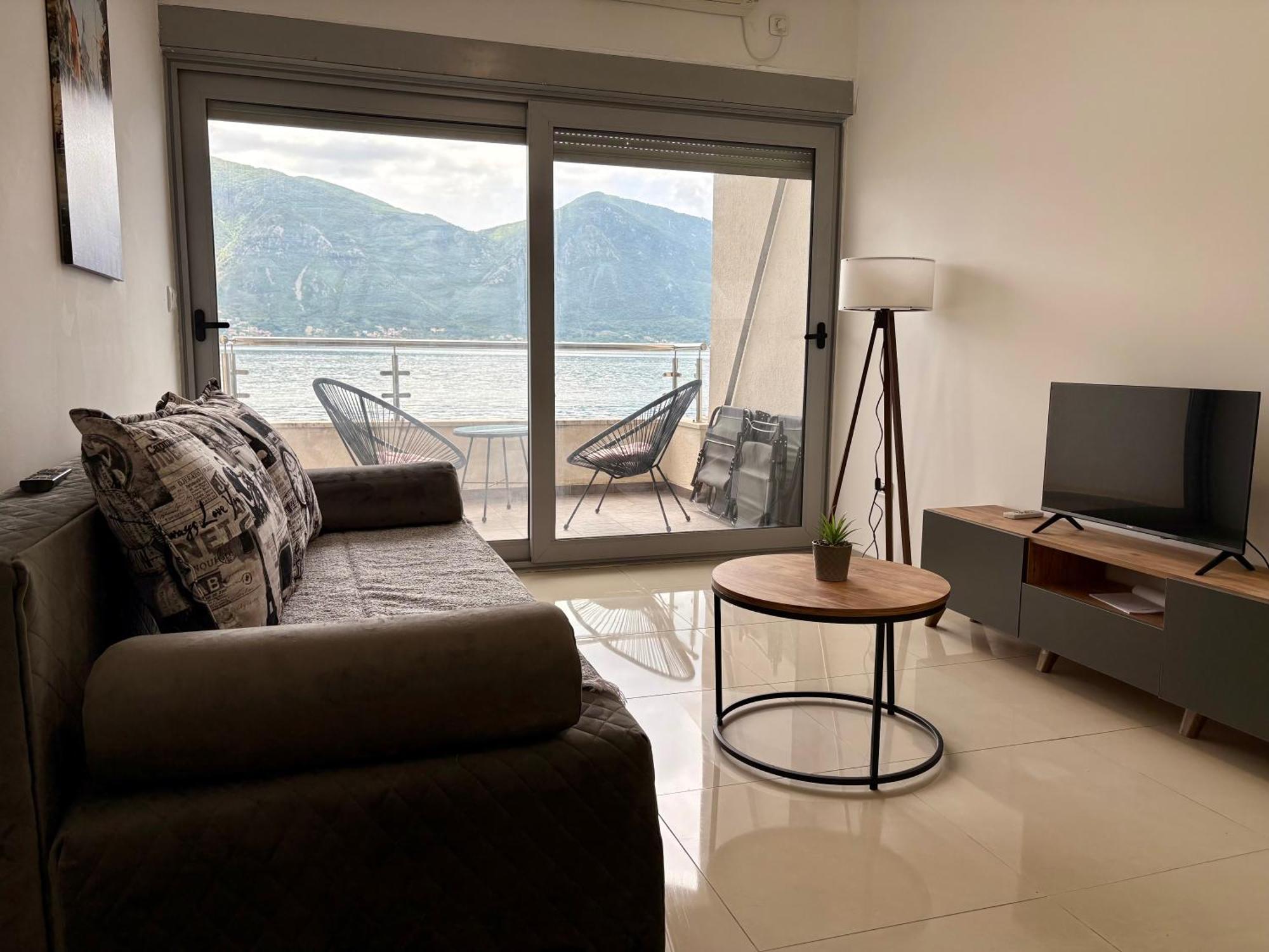 Waterfront Apartments Котор Екстериор снимка