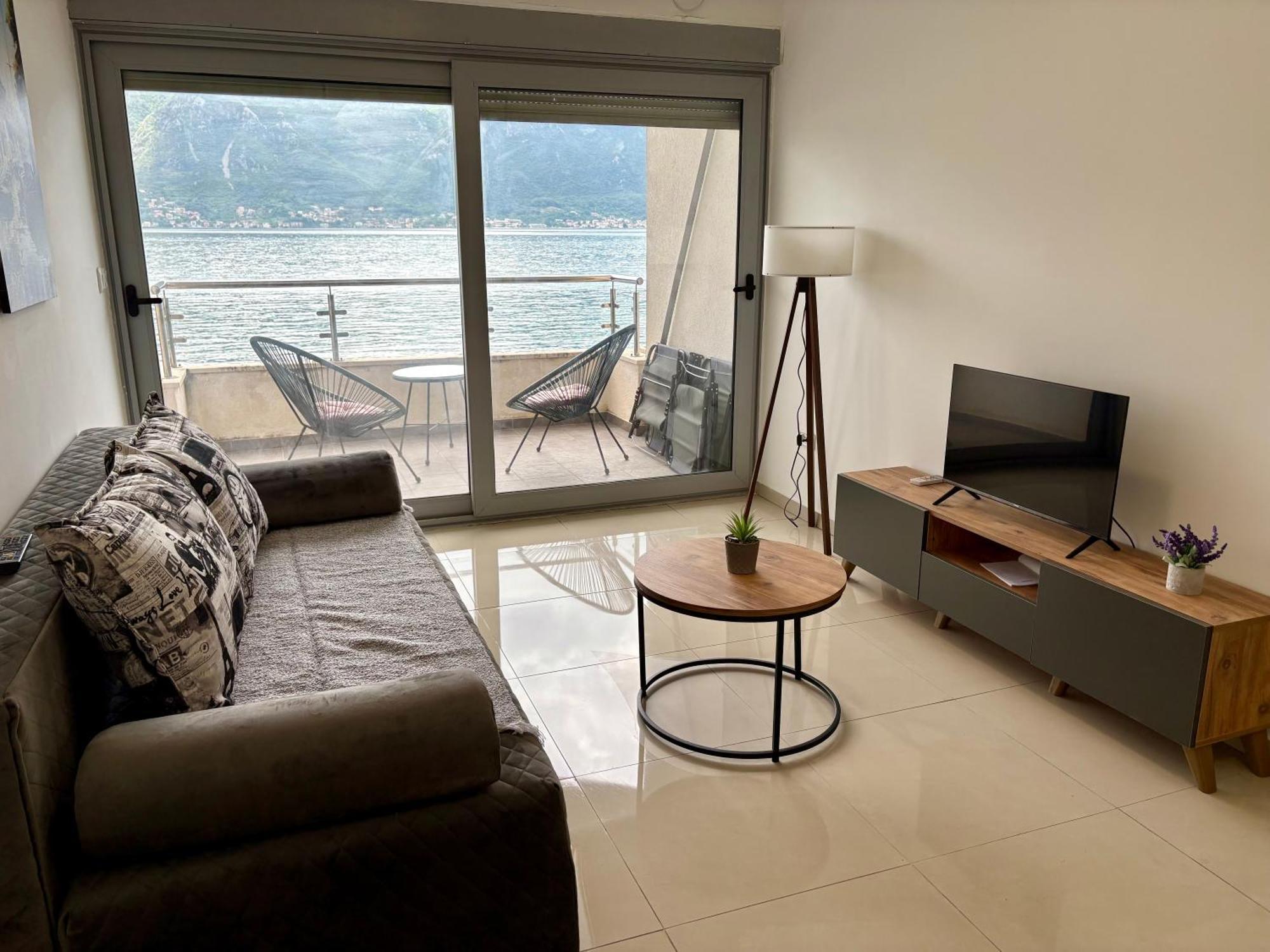 Waterfront Apartments Котор Екстериор снимка