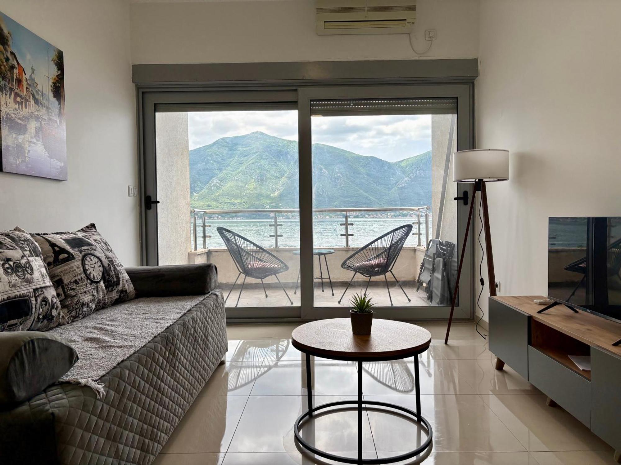 Waterfront Apartments Котор Екстериор снимка