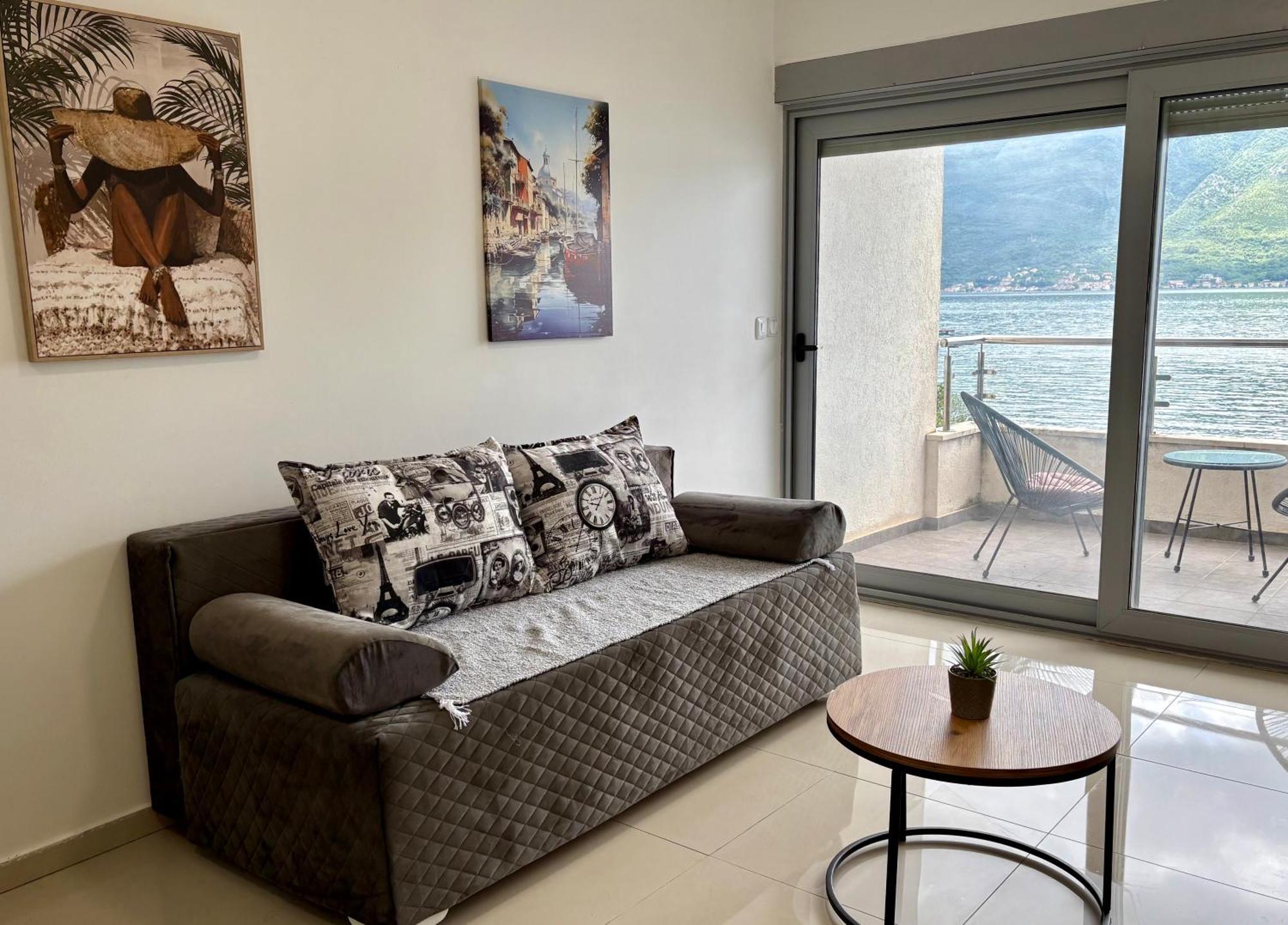 Waterfront Apartments Котор Екстериор снимка