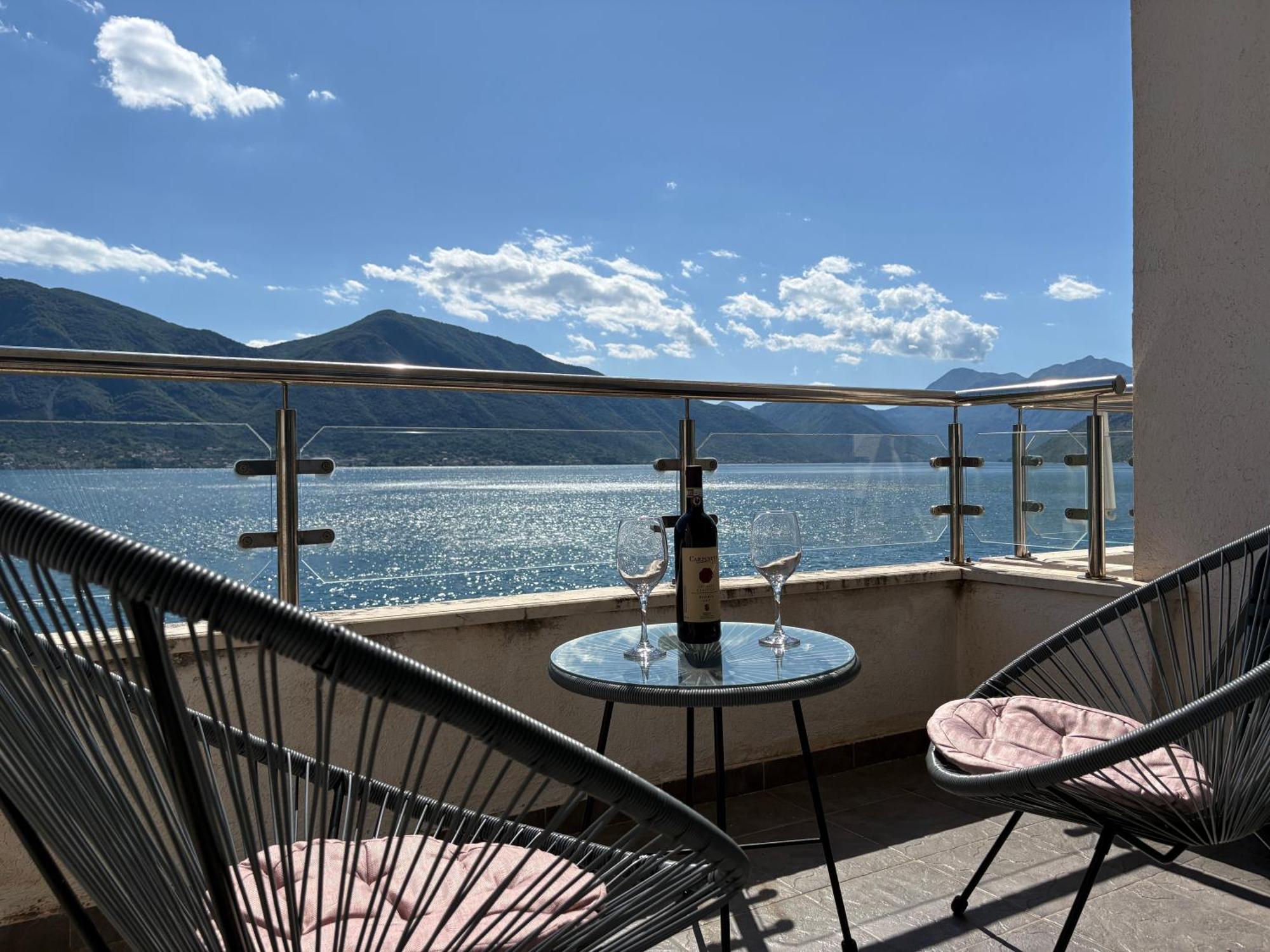 Waterfront Apartments Котор Екстериор снимка